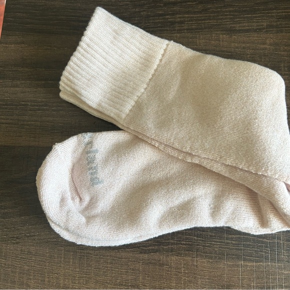 NWT Timberland Black Winter hat and Pink Socks - Picture 4 of 5